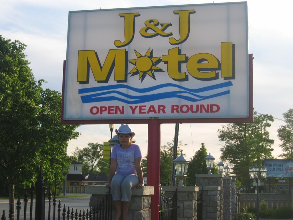 Motel J & J