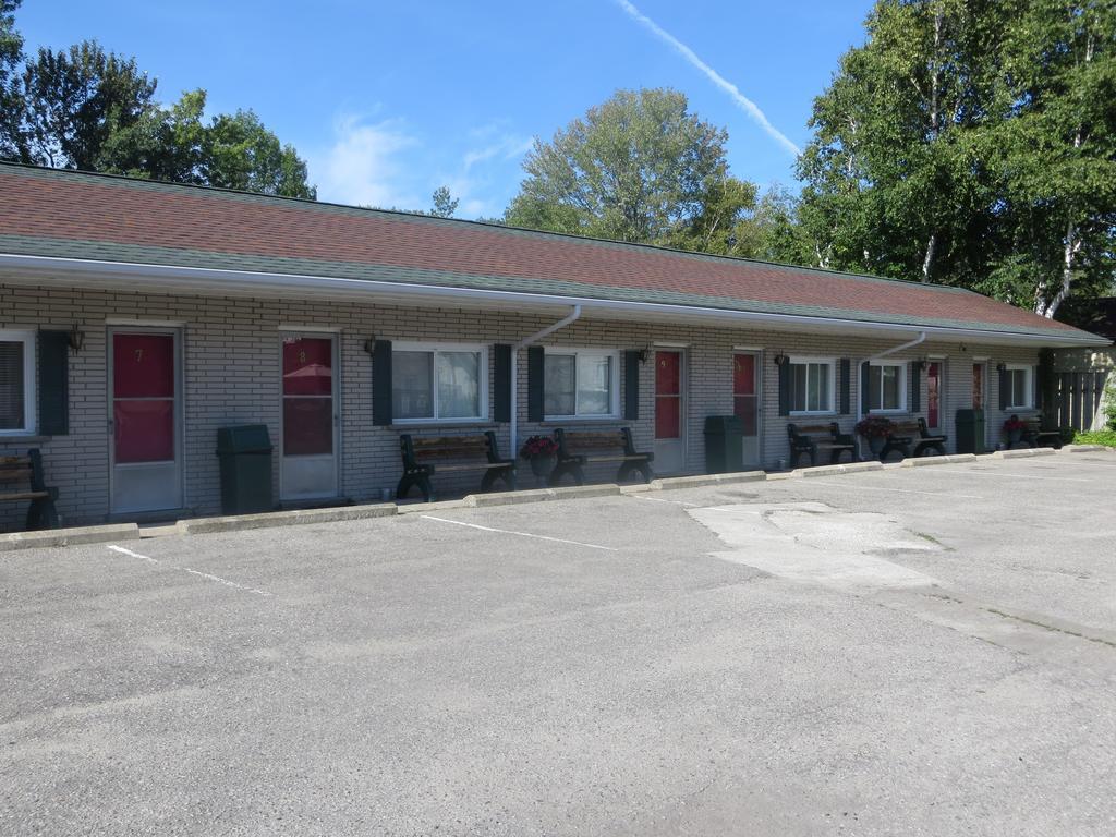 Motel J & J *