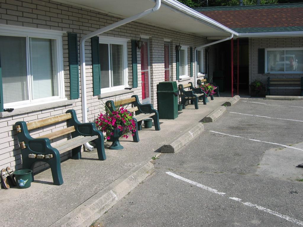 Motel J & J